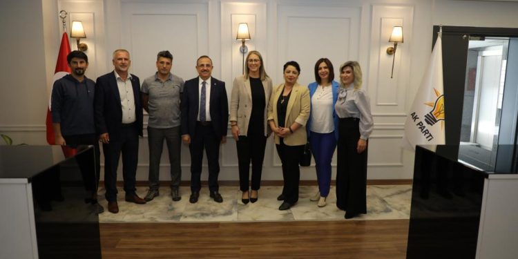 AK Parti İzmir İl Başkanlığı’na Ziyaret