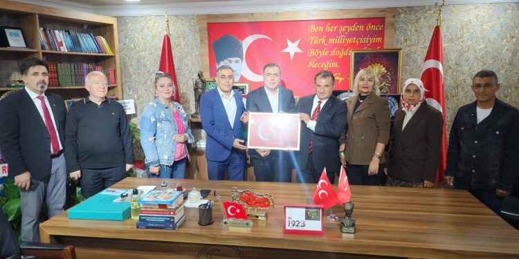 Eskişehir Yeni Sendika’dan MHP İl Başkanı Ayhan SEZER’e Hayırlı olsun Ziyareti