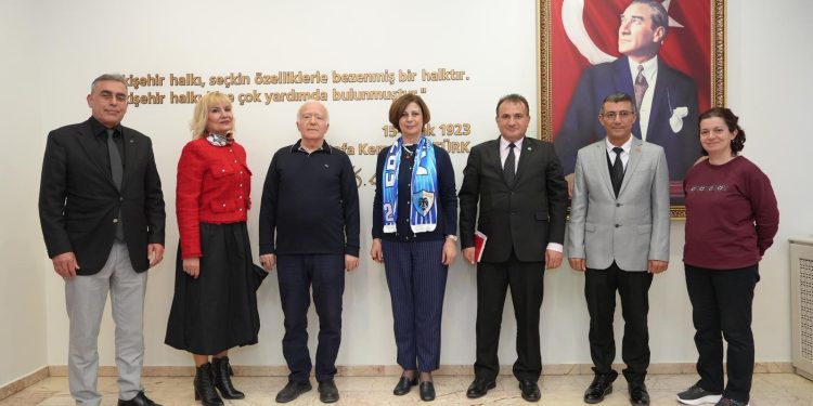 Yeni Sendika’dan Ayşe Ünlüce’ ye Ziyaret.