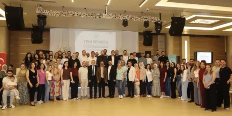 İstanbul Eğitim ve Araştırma Hastanesi (Samatya) Yetki Coşkusu: YENİ SENDİKA Ailesi Yetki Kutlama Yemeğinde Buluştu